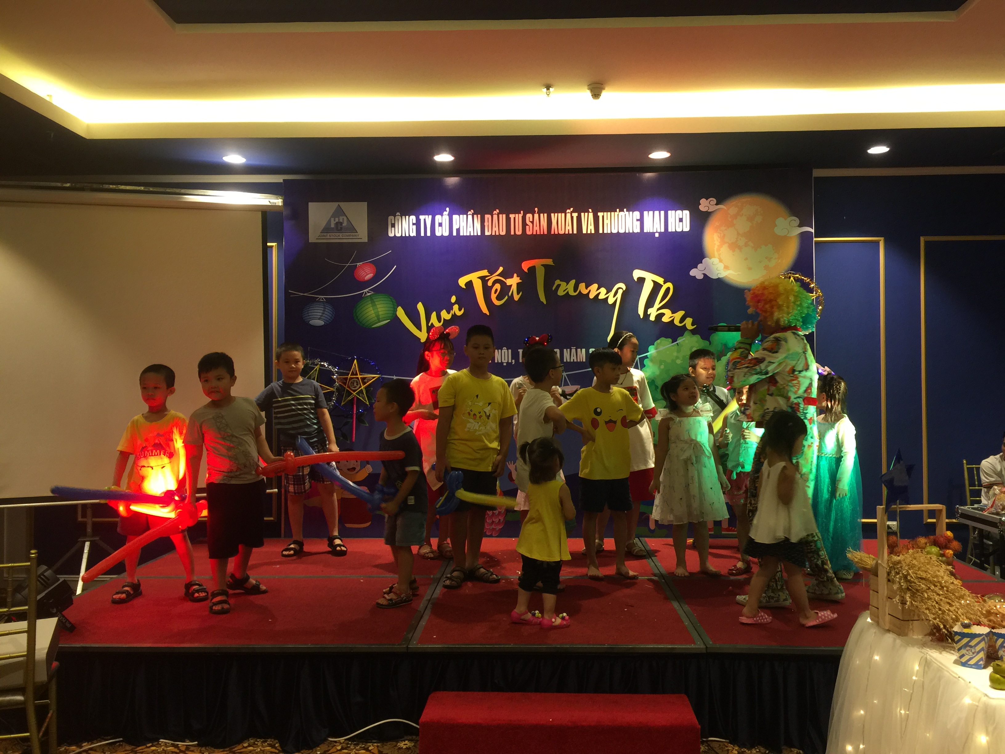 Công ty cổ phần đầu tư sản xuất và thương mại HCD tổ chức Tết Trung thu cho con em CBNV