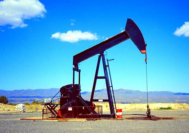 OPEC, các nhà sản xuất ngoài OPEC cam kết cắt giảm tồn kho xuống mức trung bình 5 năm