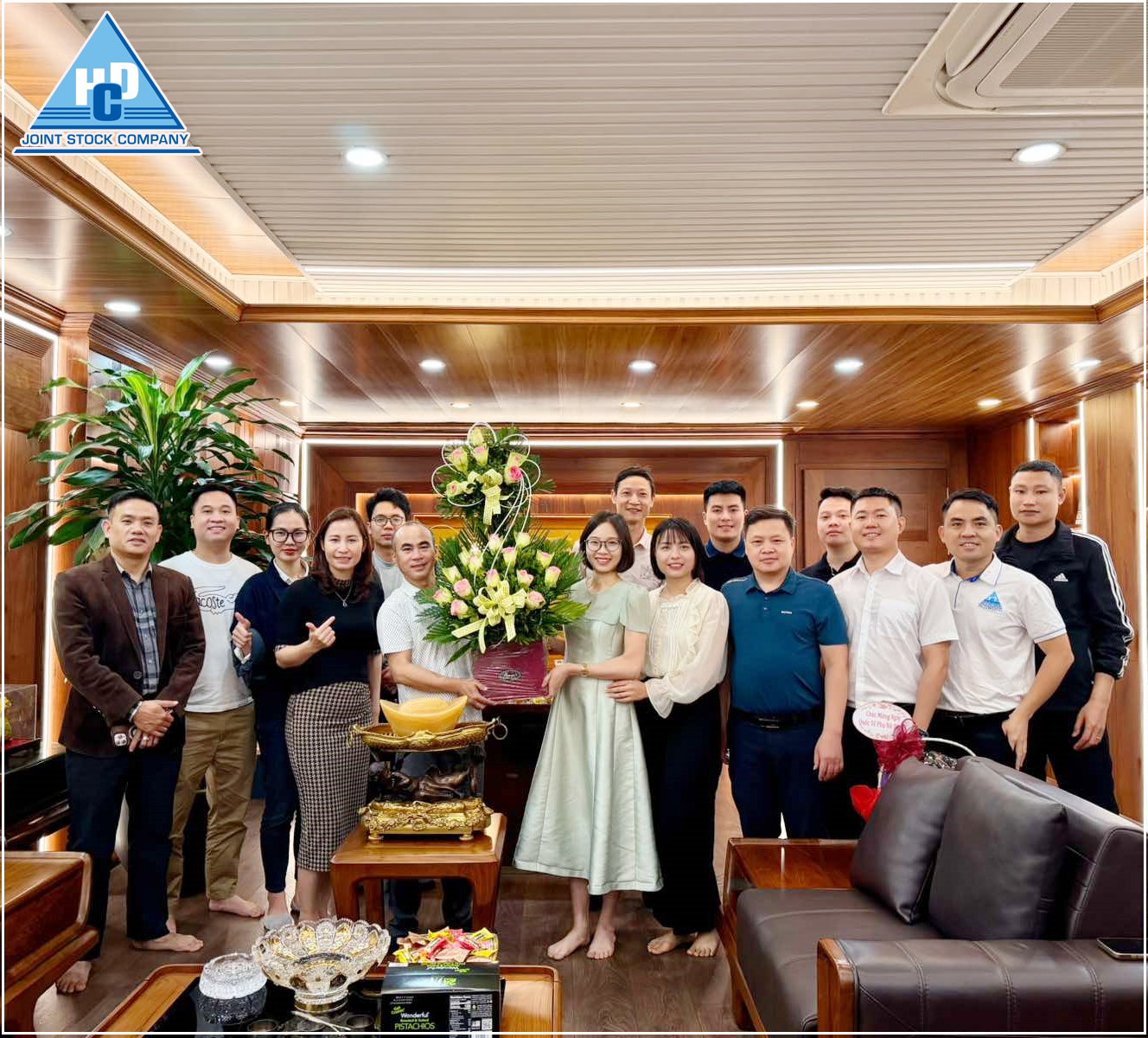 Công ty cổ phần Đầu tư Sản xuất và Thương mại HCD tưng bừng tổ chức kỷ niệm ngày 8/3 cho nữ CBCNV