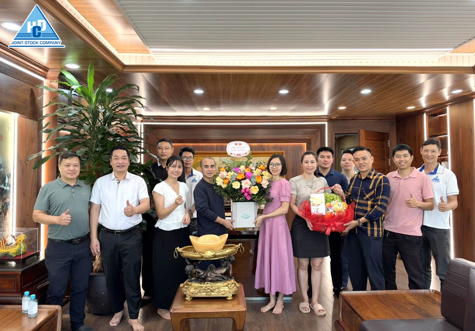Công ty cổ phần Đầu tư Sản xuất và Thương mại HCD tưng bừng tổ chức kỷ niệm ngày 20/10 cho nữ CBCNV